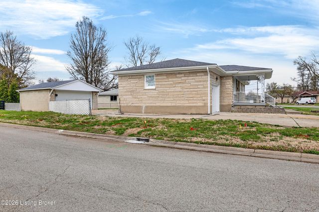 5610 Pine Tree Dr, Louisville, KY 40219