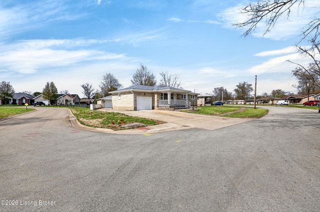 5610 Pine Tree Dr, Louisville, KY 40219