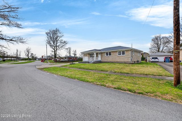 5610 Pine Tree Dr, Louisville, KY 40219