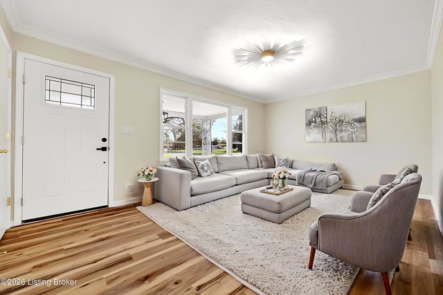 5610 Pine Tree Dr, Louisville, KY 40219