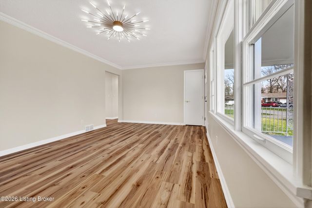 5610 Pine Tree Dr, Louisville, KY 40219