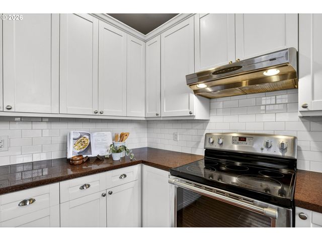 3234 Se CESAR E CHAVEZ Blvd, Portland, OR 97202