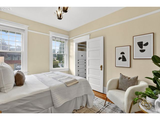 3234 Se CESAR E CHAVEZ Blvd, Portland, OR 97202