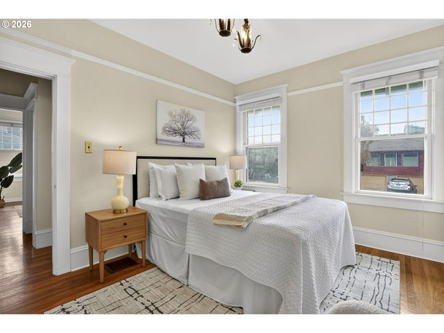 3234 Se CESAR E CHAVEZ Blvd, Portland, OR 97202