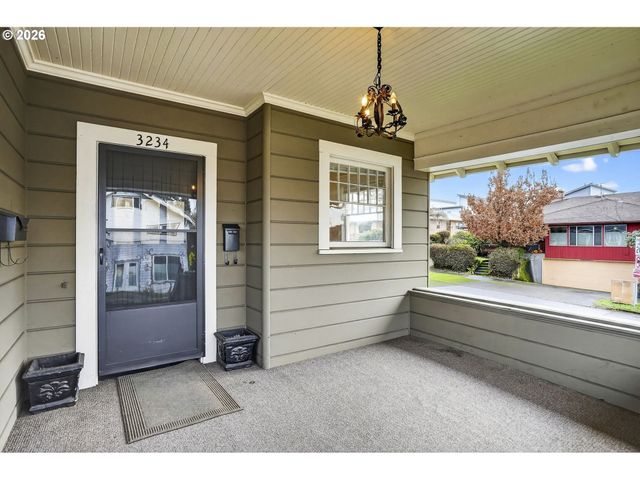 3234 Se CESAR E CHAVEZ Blvd, Portland, OR 97202