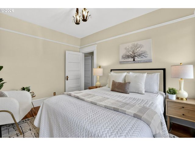 3234 Se CESAR E CHAVEZ Blvd, Portland, OR 97202