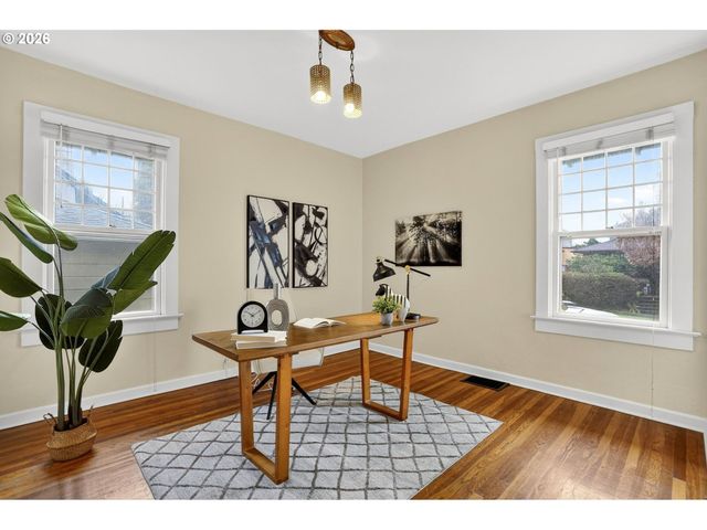 3234 Se CESAR E CHAVEZ Blvd, Portland, OR 97202