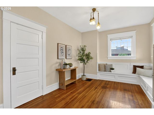 3234 Se CESAR E CHAVEZ Blvd, Portland, OR 97202