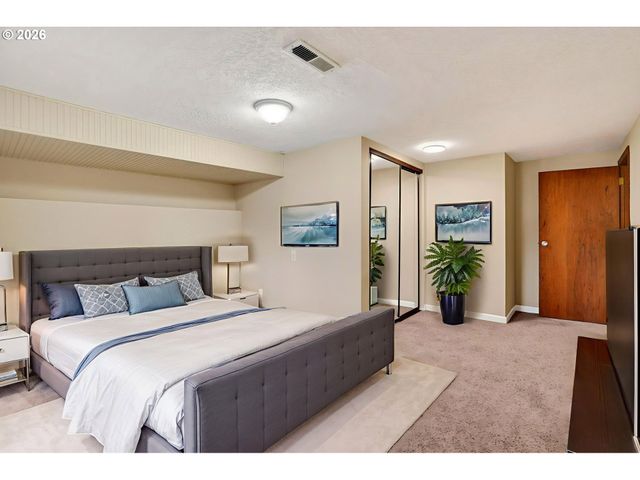 3234 Se CESAR E CHAVEZ Blvd, Portland, OR 97202