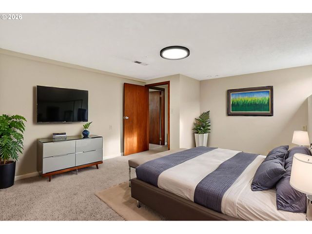 3234 Se CESAR E CHAVEZ Blvd, Portland, OR 97202