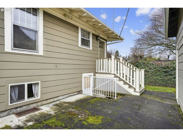 3234 Se CESAR E CHAVEZ Blvd, Portland, OR 97202