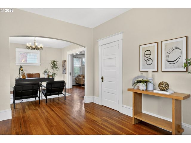 3234 Se CESAR E CHAVEZ Blvd, Portland, OR 97202