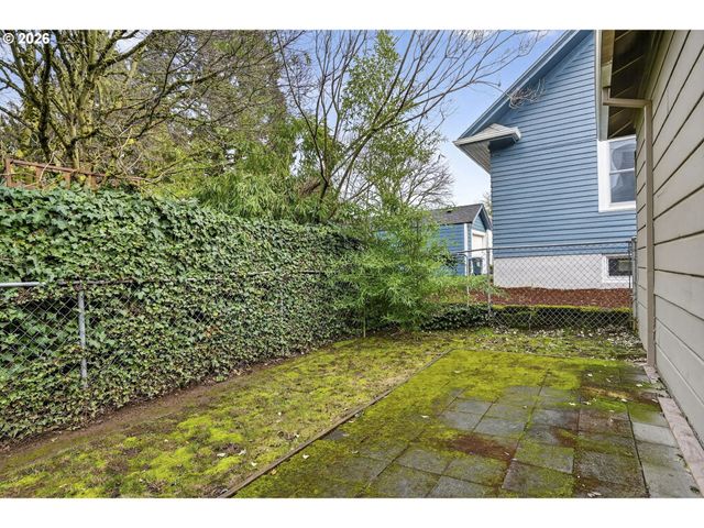 3234 Se CESAR E CHAVEZ Blvd, Portland, OR 97202