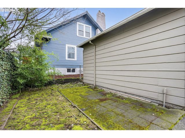 3234 Se CESAR E CHAVEZ Blvd, Portland, OR 97202