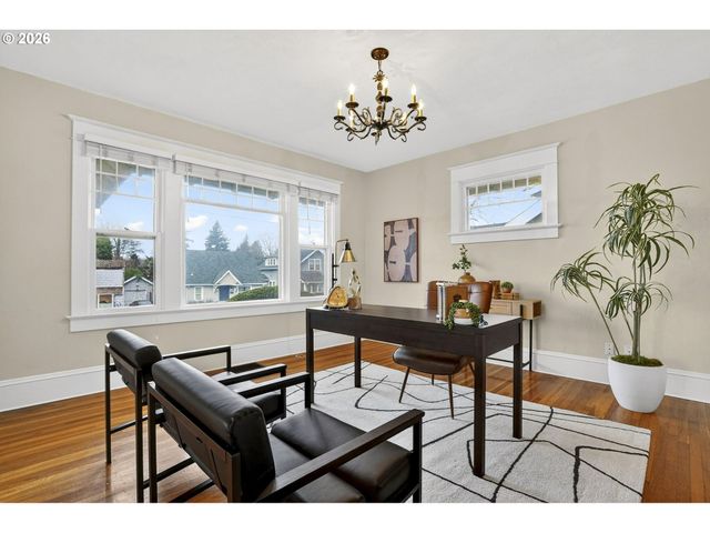 3234 Se CESAR E CHAVEZ Blvd, Portland, OR 97202