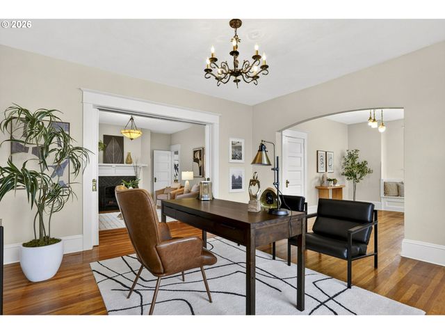 3234 Se CESAR E CHAVEZ Blvd, Portland, OR 97202