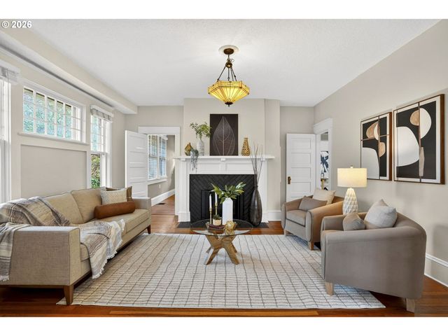 3234 Se CESAR E CHAVEZ Blvd, Portland, OR 97202