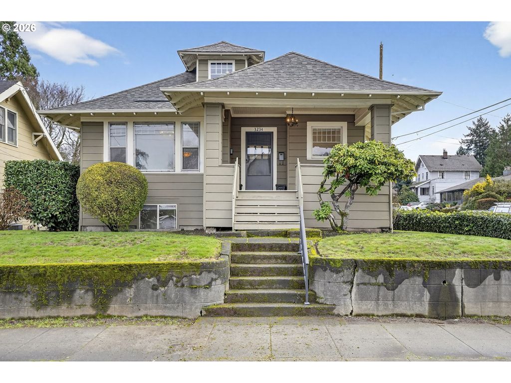 3234 Se CESAR E CHAVEZ Blvd, Portland, OR 97202