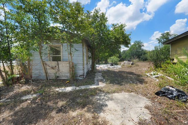 2212 Hunter RD, San Marcos, TX 78666