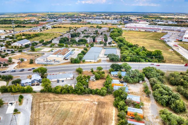 2212 Hunter RD, San Marcos, TX 78666