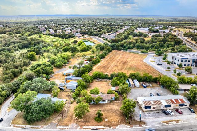 2212 Hunter RD, San Marcos, TX 78666