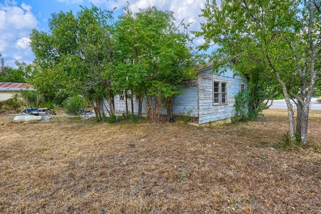 2212 Hunter RD, San Marcos, TX 78666