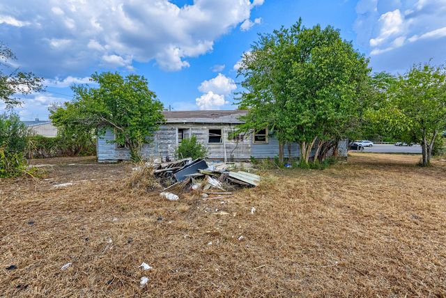2212 Hunter RD, San Marcos, TX 78666