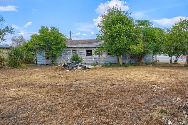 2212 Hunter RD, San Marcos, TX 78666