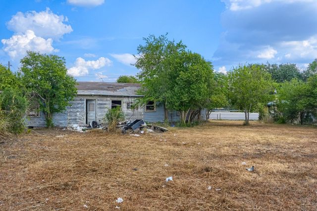 2212 Hunter RD, San Marcos, TX 78666
