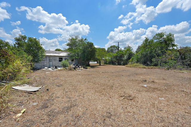 2212 Hunter RD, San Marcos, TX 78666
