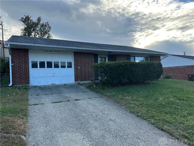 2824 Pinegrove Drive, Dayton, OH 45449