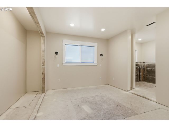 14305 Se RIVER Rd, Milwaukie, OR 97267