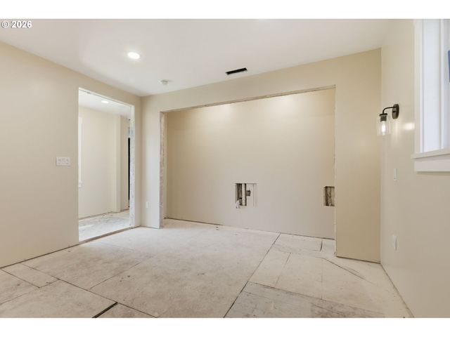 14305 Se RIVER Rd, Milwaukie, OR 97267