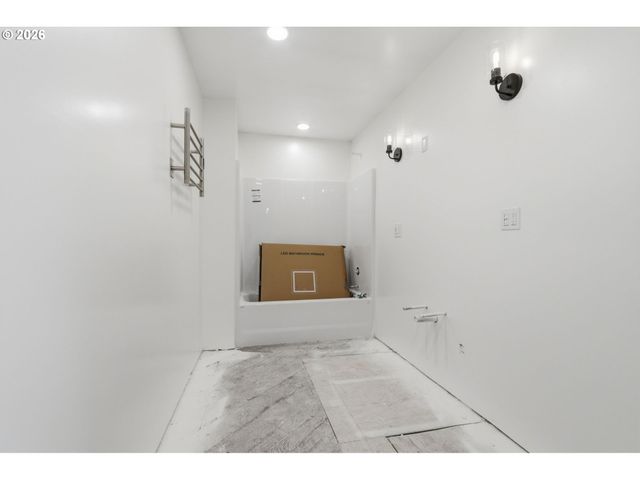 14305 Se RIVER Rd, Milwaukie, OR 97267
