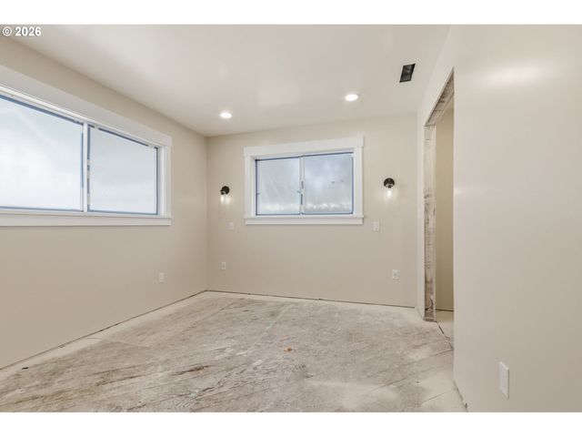14305 Se RIVER Rd, Milwaukie, OR 97267