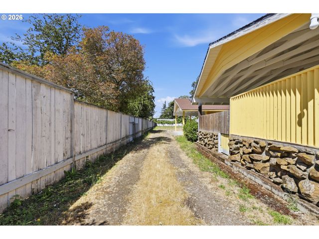 14305 Se RIVER Rd, Milwaukie, OR 97267