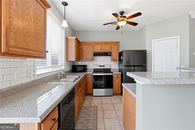 332 Oak Leaf Place, Acworth, GA 30102