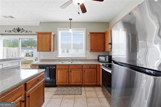 332 Oak Leaf Place, Acworth, GA 30102