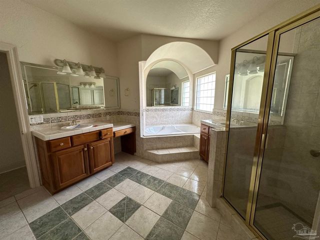 7934 Castle Pt Way, Pensacola, FL 32506