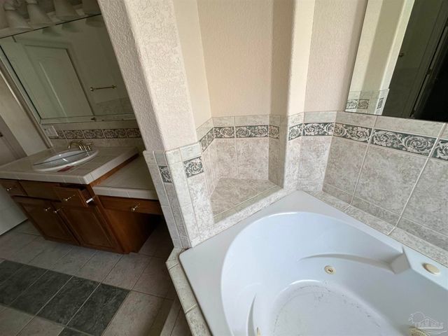 7934 Castle Pt Way, Pensacola, FL 32506