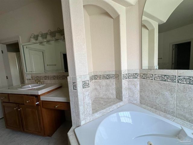 7934 Castle Pt Way, Pensacola, FL 32506