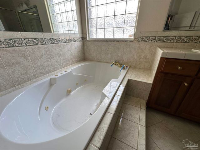 7934 Castle Pt Way, Pensacola, FL 32506