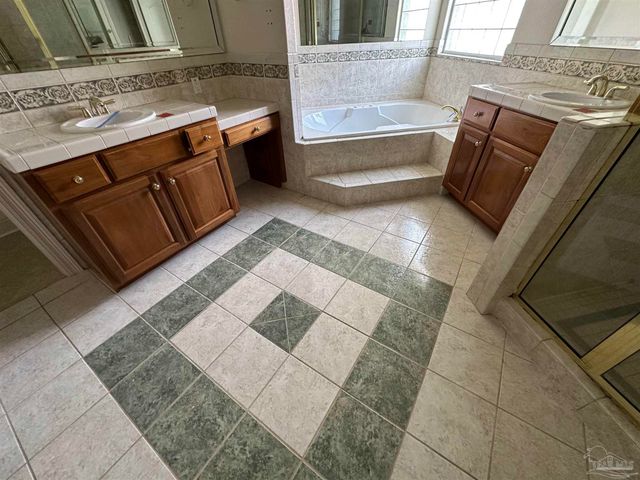 7934 Castle Pt Way, Pensacola, FL 32506