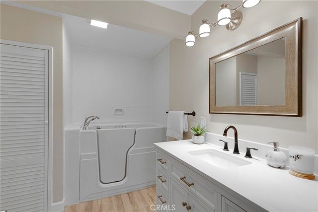 6127 Denny, North Hollywood, CA 91606