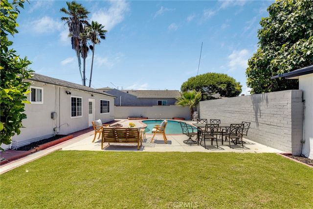 6127 Denny, North Hollywood, CA 91606