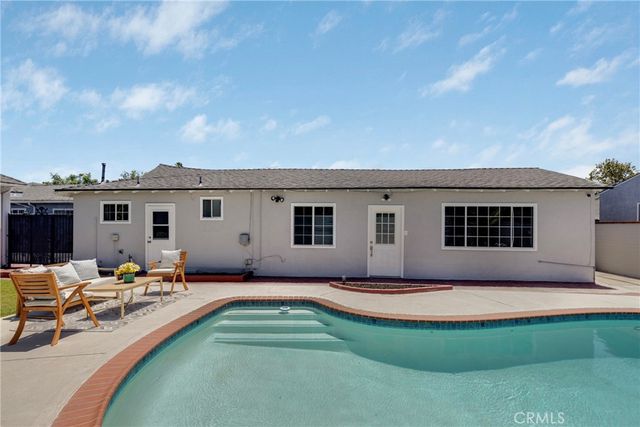 6127 Denny, North Hollywood, CA 91606