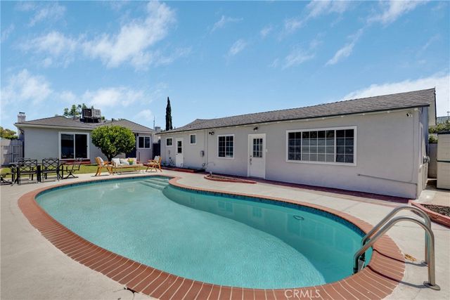 6127 Denny, North Hollywood, CA 91606