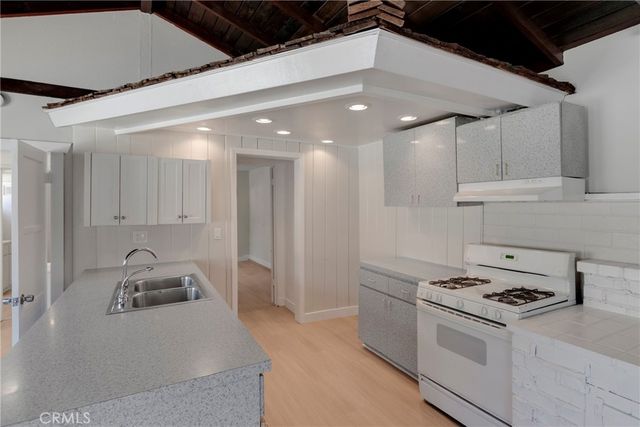 6127 Denny, North Hollywood, CA 91606