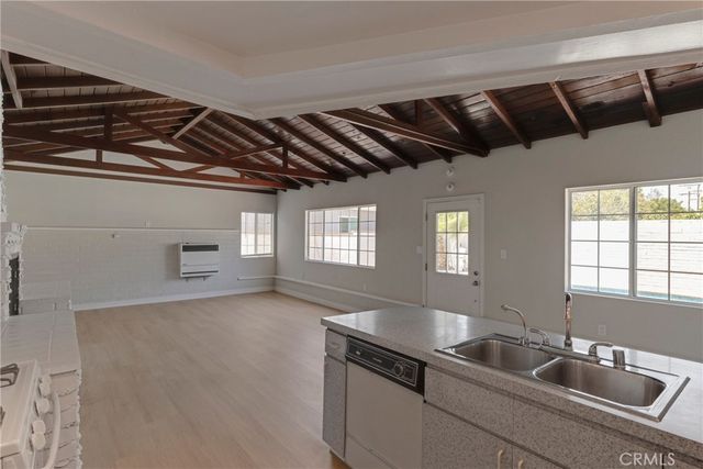 6127 Denny, North Hollywood, CA 91606