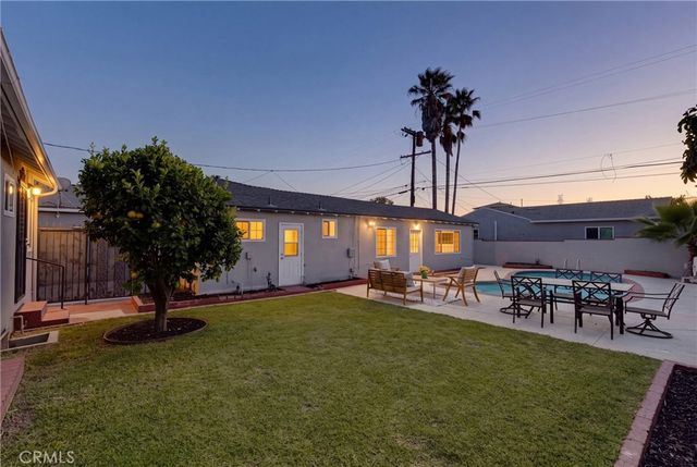 6127 Denny, North Hollywood, CA 91606